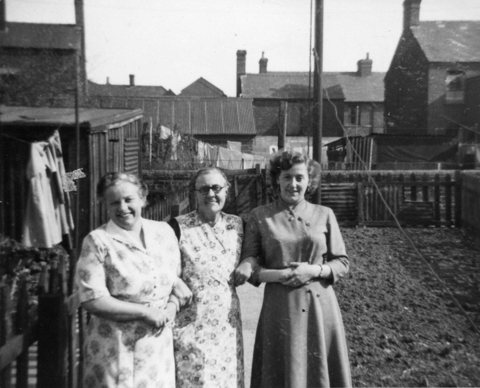 Joyce Small (nee Hedges) with Edith & Greta Hedges (nee Webb ...